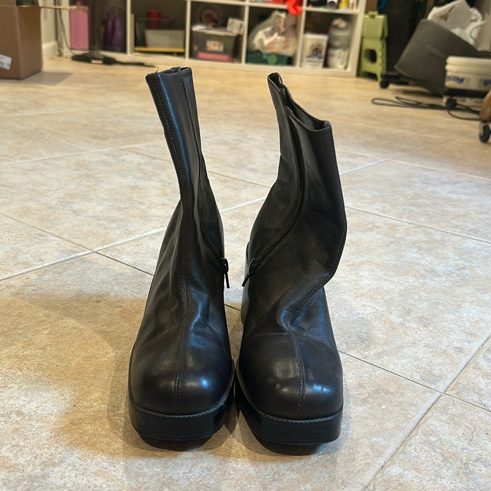 Heeled booties